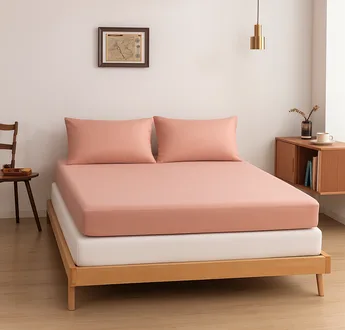 Bamboe topper hoeslaken Cuddle Pink (roze) om een topdekmatras met bijpassende kussenslopen, vooraanzicht