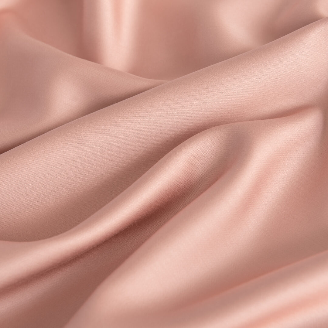 Foto van een kleurstaal bamboe beddengoed van de kleur Cuddle Pink (kleur licht roze)