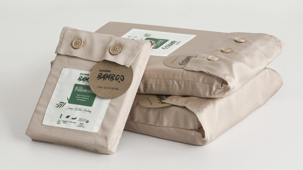 Foto van de verpakkingen van bamboe beddengoed Soft Taupe (licht bruin)